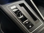 Volkswagen Golf 1.4 eHybrid Sport 204Pk Automaat (APPLE CARPLAY, GROOT NAVI, CAMERA, MEMORY SEATS, ALCANTARA, KEYLESS, GETINT GLAS, SFEERVERLICHTING, NIEUWSTAAT)