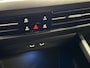 Volkswagen Golf 1.4 eHybrid Sport 204Pk Automaat (APPLE CARPLAY, GROOT NAVI, CAMERA, MEMORY SEATS, ALCANTARA, KEYLESS, GETINT GLAS, SFEERVERLICHTING, NIEUWSTAAT)