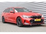 BMW 3-Serie 3-Serie TOURING 330e 292PK XDRIVE HIGH EXECUTIVE M-SPORT AUTOMAAT / NAVI / LEDER / CLIMA / PDC / 18" LMV / CAMERA / HUD / PANO. DAK / KEYLESS / FULL-LED / WINTERPAKKET / NIEUWSTAAT !!