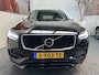 Volvo XC90 2.0 T8 Twin Engine AWD R-Design 7 Persoons LEDER NAVIGATIE LUCHTVERING ADAPTIVE CRUISE CONTROL HEAD-UP DISPLAY PANORAMA SCHUIF/KANTELDAK ACHTERUITRIJCAMERA ZEER MOOI !!