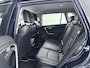 Toyota RAV4 2.5 Hybrid AWD Style | Trekhaak | Dodehoek | Apple Carplay / Android Auto | Leder | Stoel-/stuurverwarming | Keyless | Adaptive Cruise | Clima | Parkeersensoren voor/achter | Camera | LED | 17 inch