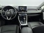 Toyota RAV4 2.5 Hybrid AWD Style | Trekhaak | Dodehoek | Apple Carplay / Android Auto | Leder | Stoel-/stuurverwarming | Keyless | Adaptive Cruise | Clima | Parkeersensoren voor/achter | Camera | LED | 17 inch