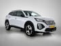 Peugeot 2008 SUV Allure Hybrid 145pk Automaat | Lage kilometerstand! | Navigatie | Camera v+a | Climate Control | Adaptieve Cruise Control | Parkeersensoren v+a | Keyless | Dodehoeksensor | Draadloze Apple Carplay / Android Auto | Digitaal instrumentenpaneel | DAB+ radio | Led koplampen | Donker getint glas | 17" lichtmetalen velgen |