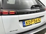 Peugeot 2008 SUV Allure Hybrid 145pk Automaat | Lage kilometerstand! | Navigatie | Camera v+a | Climate Control | Adaptieve Cruise Control | Parkeersensoren v+a | Keyless | Dodehoeksensor | Draadloze Apple Carplay / Android Auto | Digitaal instrumentenpaneel | DAB+ radio | Led koplampen | Donker getint glas | 17" lichtmetalen velgen |