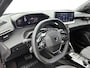 Peugeot 2008 SUV Allure Hybrid 145pk Automaat | Lage kilometerstand! | Navigatie | Camera v+a | Climate Control | Adaptieve Cruise Control | Parkeersensoren v+a | Keyless | Dodehoeksensor | Draadloze Apple Carplay / Android Auto | Digitaal instrumentenpaneel | DAB+ radio | Led koplampen | Donker getint glas | 17" lichtmetalen velgen |