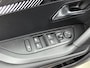 Peugeot 2008 SUV Allure Hybrid 145pk Automaat | Lage kilometerstand! | Navigatie | Camera v+a | Climate Control | Adaptieve Cruise Control | Parkeersensoren v+a | Keyless | Dodehoeksensor | Draadloze Apple Carplay / Android Auto | Digitaal instrumentenpaneel | DAB+ radio | Led koplampen | Donker getint glas | 17" lichtmetalen velgen |
