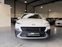 Hyundai Kona 1.0 T-GDI Pure 2WD | Facelift | carplay | stuurverw. | stoel verw. | virt. cockpit | camera