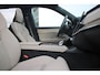 Volvo XC90 T8 Plug-in hybrid AWD Ultra Bright | Luchtvering | Adaptive Cruise & Pilot Assist | Massagefunctie voorstoelen | Gelamineerde ruiten rondom |