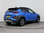 Hyundai Kona 1.6 GDI HEV PREMIUM | OUTLETDEAL! | TWO TONE | TREKHAAK | ALL SEASONS | PRIVACY GLASS | 18'' LM VELGEN | LEDER | CLIMA | CRUISE | CAMERA | STUUR- & STOELVERWARMING | HYBRID | AUTOMAAT |