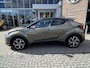 Toyota C-HR / C-HR+ 1.8 HYBRID EXECUTIVE BI-TONE STOELVERW PARK-SENSOREN BLIND-SPOT JBL-AUDIO AD-CRUISE KEYLESS DAB+ LMV CAMERA