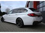 BMW 5-Serie Touring 530e High Executive M-Sport | Pano | Laser Led | Nappa Mokka Leder | H&K | Head-Up | Softclose | Memory | Ambilight | Carplay | Stoelverwarming voor & achter | Trekhaak | Stuurwielverwarming | Camera | SOH 92%
