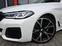 BMW 5-Serie Touring 530e High Executive M-Sport | Pano | Laser Led | Nappa Mokka Leder | H&K | Head-Up | Softclose | Memory | Ambilight | Carplay | Stoelverwarming voor & achter | Trekhaak | Stuurwielverwarming | Camera | SOH 92%
