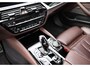 BMW 5-Serie Touring 530e High Executive M-Sport | Pano | Laser Led | Nappa Mokka Leder | H&K | Head-Up | Softclose | Memory | Ambilight | Carplay | Stoelverwarming voor & achter | Trekhaak | Stuurwielverwarming | Camera | SOH 92%