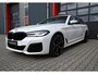 BMW 5-Serie Touring 530e High Executive M-Sport | Pano | Laser Led | Nappa Mokka Leder | H&K | Head-Up | Softclose | Memory | Ambilight | Carplay | Stoelverwarming voor & achter | Trekhaak | Stuurwielverwarming | Camera | SOH 92%