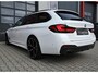 BMW 5-Serie Touring 530e High Executive M-Sport | Pano | Laser Led | Nappa Mokka Leder | H&K | Head-Up | Softclose | Memory | Ambilight | Carplay | Stoelverwarming voor & achter | Trekhaak | Stuurwielverwarming | Camera | SOH 92%