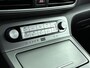 Hyundai Kona Electric EV PREMIUM 64 kWh <| SoH 96%! | TREKHAAK | 3 FASE | WARMTEPOMP | LEDER | CLIMA | CRUISE ADAPTIEF | CAMERA | NAVI | STOEL- & STUURVERWARMING | 17'' LM VELGEN | PDC VOOR & ACHTER |