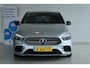 Mercedes-Benz B-klasse 180 Business Solution AMG | Cruise Control | Camera | Trekhaak | Stoelverwarming | LED | Navi | Sfeerverlichting