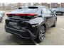 Toyota C-HR / C-HR+ 1.8 HYBRID 140 FIRST-EDITION STUUR/STOEL&WISSERVERW EL-ACHTERKLEP DODEHOEK LED KEYLESS