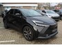 Toyota C-HR / C-HR+ 1.8 HYBRID 140 FIRST-EDITION STUUR/STOEL&WISSERVERW EL-ACHTERKLEP DODEHOEK LED KEYLESS