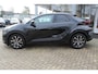 Toyota C-HR / C-HR+ 1.8 HYBRID 140 FIRST-EDITION STUUR/STOEL&WISSERVERW EL-ACHTERKLEP DODEHOEK LED KEYLESS