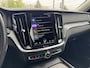 Volvo V60 2.0 B5 Inscription | Trekhaak | Achteruitrijcamera | LED Koplampen Adaptief | Harman Kardon Audio | Verwarmde Voorruit | BLIS | Alarm | Lederen Bekleding | Elektrisch Verstelbare Voorstoelen