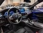 BMW 5-Serie M550i xDrive High Executive, Pano, ACC, 360 Cam, Hud, 21" Velgen, Voll Led, H&K, Ambiënte, Digi Dash, Voll Onderhoud