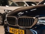 BMW 5-Serie M550i xDrive High Executive, Pano, ACC, 360 Cam, Hud, 21" Velgen, Voll Led, H&K, Ambiënte, Digi Dash, Voll Onderhoud