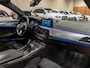BMW 5-Serie M550i xDrive High Executive, Pano, ACC, 360 Cam, Hud, 21" Velgen, Voll Led, H&K, Ambiënte, Digi Dash, Voll Onderhoud