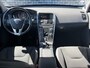 Volvo XC60 2.0 T5 FWD Momentum | Trekhaak | BLIS | Cruise Control Adaptief | Bi-Xenon | Zitverhogers | Achteruitrijcamera | Parkeersensoren | Navigatie
