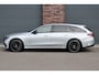 Mercedes-Benz E-klasse Estate 300 de 4MATIC AMG Line | Luchtvering | Distronic+ | Massage | Nappa Leder | Trekhaak | Stoelventilatie | HUD | 3D-Display | Burmester | Panoramadak |