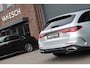 Mercedes-Benz E-klasse Estate 300 de 4MATIC AMG Line | Luchtvering | Distronic+ | Massage | Nappa Leder | Trekhaak | Stoelventilatie | HUD | 3D-Display | Burmester | Panoramadak |
