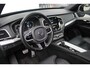 Volvo XC90 T8 Recharge AWD R-Design | 1e Eigenaar | Adaptive Cruise & Pilot Assist | Park Assist Voor & Achter incl. Camera | Nappa Leder incl. Massage | Stoel & Stuurverwarming | Voorruitverwarming | Parkeerverwarming | Panoramisch Schuif-/kanteldak | Power & Memory Seats | 22" Velgen |