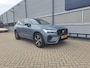 Volvo XC60 2.0 T6 Plug-in Hybrid AWD Plus Dark | PHEV | Long Range | Achteruitrijcamera | Harman Kardon Audio | Lichtmetalen Velgen 20 inch | Panoramadak | Sportstoelen | Stoelverwarming | Keyless Entry | Navigatie