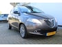 Lancia Ypsilon 0.9 TwinAir Platinum | Incl. 12 maanden Garantie | Panorama dak | Parkeersensoren V+A | Cruise controle | Climate controle | Lederen bekleding | Automatisch inparkeren | Origineel NL Auto | NAP |