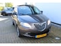 Lancia Ypsilon 0.9 TwinAir Platinum | Incl. 12 maanden Garantie | Panorama dak | Parkeersensoren V+A | Cruise controle | Climate controle | Lederen bekleding | Automatisch inparkeren | Origineel NL Auto | NAP |