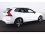 Volvo XC60 Recharge T6 AWD Plus Dark - LONG RANGE - Panorama/schuifdak - IntelliSafe Assist - Harman/Kardon audio - Adaptieve LED koplampen - Parkeercamera achter - Verwarmde voorstoelen, stuur & achterbank - Parkeersensoren voor & achter - Elektr. bedienb. voorstoelen met geheugen - Draadloze tel. lader - Standkachel - Extra getint glas - 21' LMV