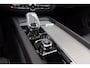 Volvo XC60 Recharge T6 AWD Plus Dark - LONG RANGE - Panorama/schuifdak - IntelliSafe Assist - Harman/Kardon audio - Adaptieve LED koplampen - Parkeercamera achter - Verwarmde voorstoelen, stuur & achterbank - Parkeersensoren voor & achter - Elektr. bedienb. voorstoelen met geheugen - Draadloze tel. lader - Standkachel - Extra getint glas - 21' LMV