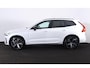 Volvo XC60 Recharge T6 AWD Plus Dark - LONG RANGE - Panorama/schuifdak - IntelliSafe Assist - Harman/Kardon audio - Adaptieve LED koplampen - Parkeercamera achter - Verwarmde voorstoelen, stuur & achterbank - Parkeersensoren voor & achter - Elektr. bedienb. voorstoelen met geheugen - Draadloze tel. lader - Standkachel - Extra getint glas - 21' LMV