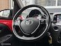 Toyota Aygo 1.0 VVT-i x-play Bi-tone Carplay Camera Lichtmetaal 5 Deurs