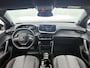 Peugeot 2008 1.2 Hybrid Allure 145pk Automaat | 8 JAAR GARANTIE | Camera Voor + Achter | Navigatie | Adaptieve Cruise Control | Dodehoekdetectie | LED | 17"LMV | Apple Carplay/Android Auto |