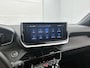 Peugeot 2008 1.2 Hybrid Allure 145pk Automaat | 8 JAAR GARANTIE | Camera Voor + Achter | Navigatie | Adaptieve Cruise Control | Dodehoekdetectie | LED | 17"LMV | Apple Carplay/Android Auto |