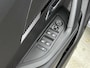 Peugeot 2008 1.2 Hybrid Allure 145pk Automaat | 8 JAAR GARANTIE | Camera Voor + Achter | Navigatie | Adaptieve Cruise Control | Dodehoekdetectie | LED | 17"LMV | Apple Carplay/Android Auto |