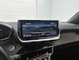 Peugeot 2008 1.2 Hybrid Allure 145pk Automaat | 8 JAAR GARANTIE | Camera Voor + Achter | Navigatie | Adaptieve Cruise Control | Dodehoekdetectie | LED | 17"LMV | Apple Carplay/Android Auto |