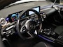 Mercedes-Benz A-klasse 180 Business Solution AMG Sport (PANORAMADAK,APPLE CARPLAY,SFEERVERLICHTING,NAVI,CAMERA,LED,SPORTSTOELEN)