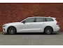 Volvo V60 T6 Plug-in hybrid AWD Plus Dark | Trekhaak | Harman Kardon | Power Seats | Elektrisch Verwarmbare Voorstoelen | Adaptieve Cruise Control | BLIS dodehoekdetectie | 18'' Lichtmetalen Velgen