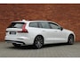 Volvo V60 T6 Plug-in hybrid AWD Plus Dark | Trekhaak | Harman Kardon | Power Seats | Elektrisch Verwarmbare Voorstoelen | Adaptieve Cruise Control | BLIS dodehoekdetectie | 18'' Lichtmetalen Velgen