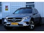 Mercedes-Benz GLC 300e Plug in hybride 4MATIC*Perfect Onderh.*1ste Eig*Pano/Luchtvering/ACC/Half Leder/Stoelverw./Sfeerverl./Camera/LED/DAB/Parkeersens.V+A/18 inch LM*