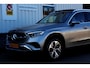 Mercedes-Benz GLC 300e Plug in hybride 4MATIC*Perfect Onderh.*1ste Eig*Pano/Luchtvering/ACC/Half Leder/Stoelverw./Sfeerverl./Camera/LED/DAB/Parkeersens.V+A/18 inch LM*