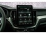 Volvo XC60 2.0 T6 Plug-in Hybrid AWD Ultra Black Edition | Facelift | Trekhaak | Harman Kardon Audio | Head-up Display | 360 Graden Camera | Panoramadak | Lichtmetalen Velgen 21 inch | Elektrisch Verstelbare Voorstoelen | Keyless Entry | BLIS