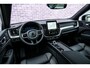 Volvo XC60 2.0 T6 Plug-in Hybrid AWD Ultra Black Edition | Facelift | Trekhaak | Harman Kardon Audio | Head-up Display | 360 Graden Camera | Panoramadak | Lichtmetalen Velgen 21 inch | Elektrisch Verstelbare Voorstoelen | Keyless Entry | BLIS